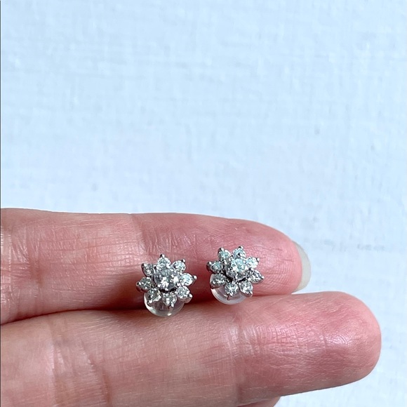 Diamond Studs Earring - Picture 3 of 10